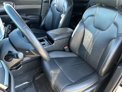 Certified 2024 Kia Sorento S image 19