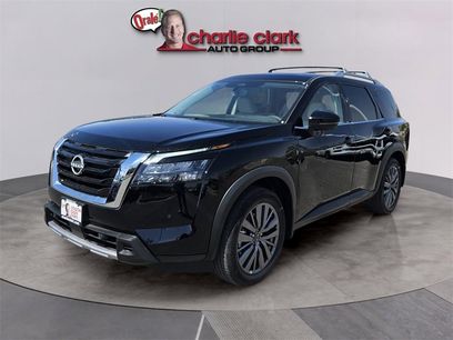 New 2025 Nissan Pathfinder SL w/ SL Premium Package