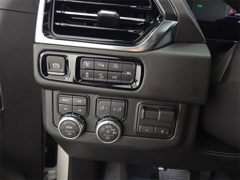 Used 2025 GMC Yukon Denali w/ Denali Reserve Package image 17