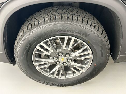 Used 2025 Chevrolet Traverse LT AWD/4WD image 11