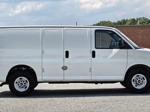 Used 2015 GMC Savana 2500 RWD image 10