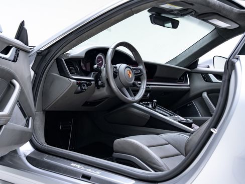 Used 2021 Porsche 911 Turbo S image 2