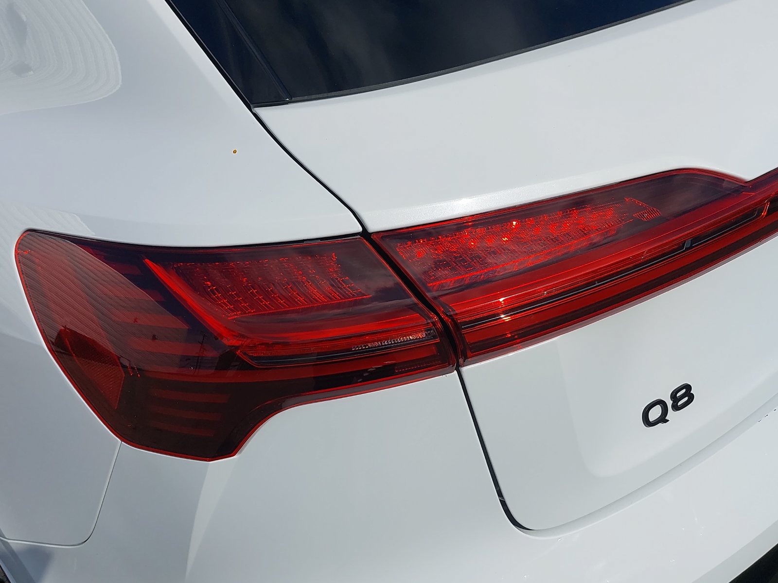 Used 2024 Audi Q8 e-tron Premium Plus AWD/4WD image 38