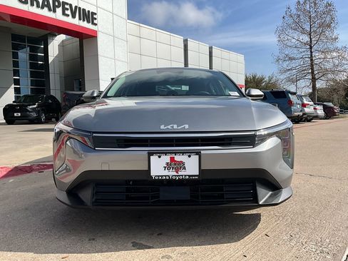 Used 2025 Kia K4 LXS image 3