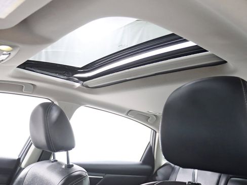 Used 2017 Nissan Altima 2.5 SL w/ Moonroof Package image 27