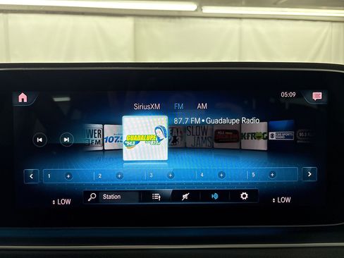 Used 2023 Mercedes-Benz GLE 450 4MATIC w/ Premium Package image 23