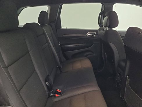 Used 2019 Jeep Grand Cherokee Laredo w/ Security & Convenience Group AWD/4WD image 19