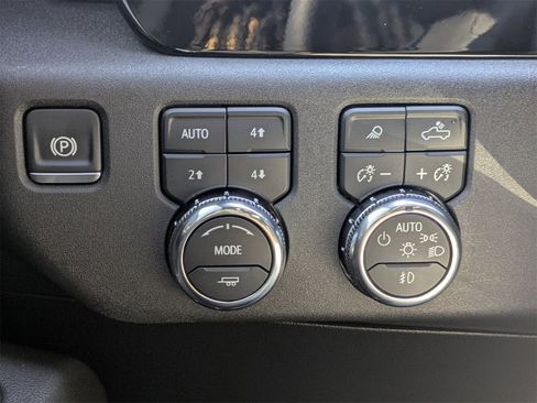 Used 2025 GMC Sierra 2500 SLT w/ SLT Convenience Package image 29