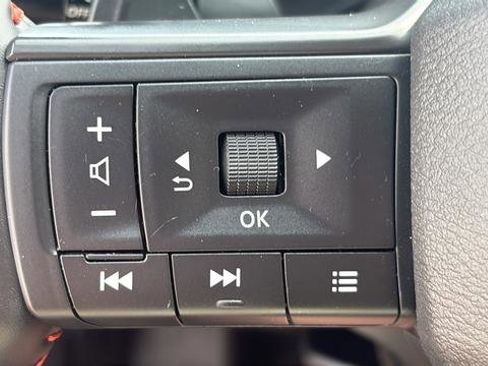 Used 2025 Nissan Rogue SV image 15