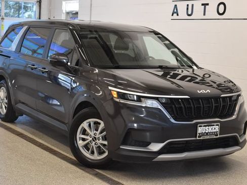 Used 2024 Kia Carnival LX FWD image 1