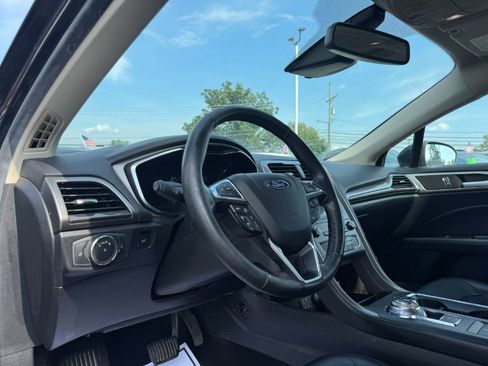Used 2020 Ford Fusion SEL FWD image 14