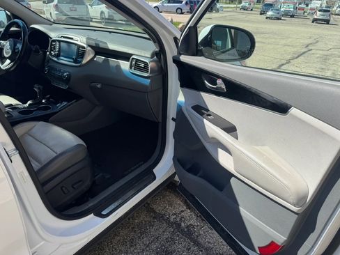 Used 2016 Kia Sorento SX image 12