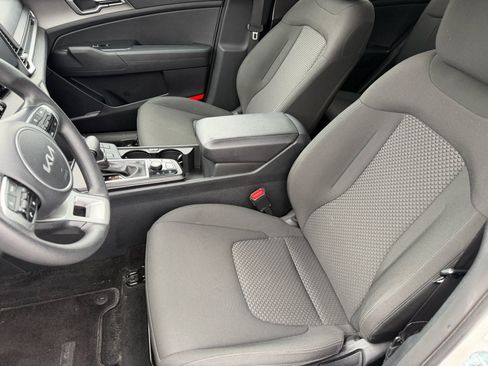 Used 2024 Kia Sportage LX FWD image 16