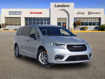 New 2026 Chrysler Pacifica Select