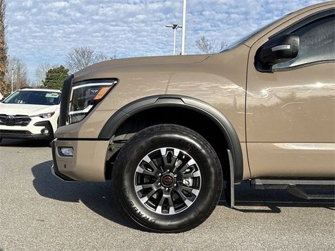 Used 2023 Nissan Titan PRO-4X w/ Pro-4x Convenience Package image 9