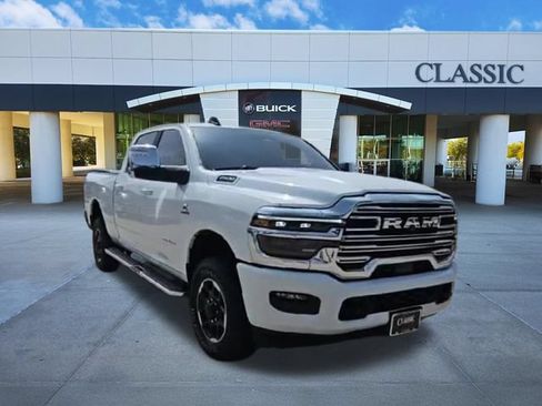 Used 2025 RAM 2500 Laramie AWD/4WD image 2