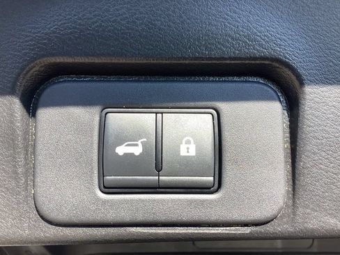 Used 2024 Nissan Rogue SV AWD/4WD image 9