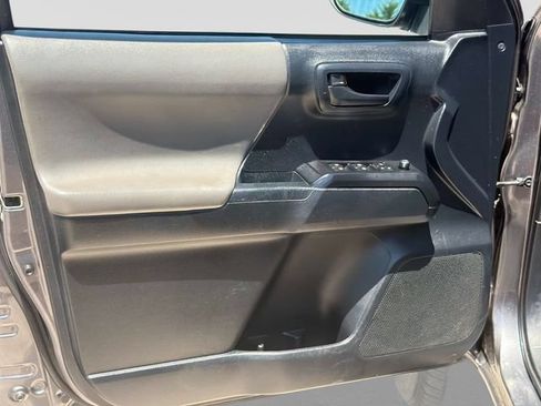 Used 2018 Toyota Tacoma SR AWD/4WD image 17