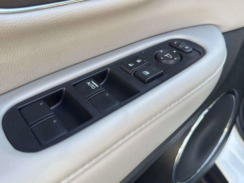 Used 2022 Honda HR-V EX-L image 17