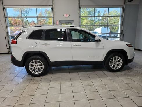 Used 2018 Jeep Cherokee Latitude Plus image 52