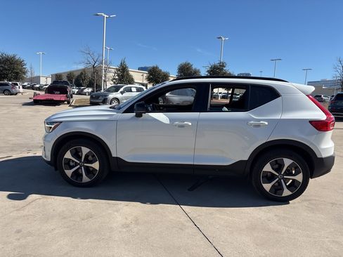 Certified 2025 Volvo XC40 B5 Plus image 6