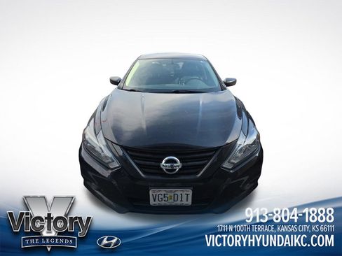 Used 2018 Nissan Altima 2.5 SR w/ SR Midnight Edition FWD image 2