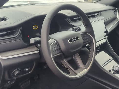 New 2026 Jeep Grand Cherokee Altitude image 10