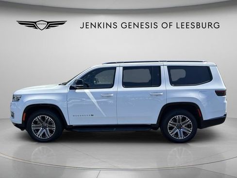 Used 2024 Jeep Wagoneer Series II w/ Flexible Seating Group RWD image 13