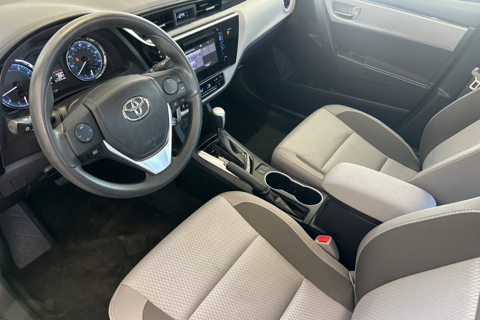 Used 2019 Toyota Corolla LE FWD image 11