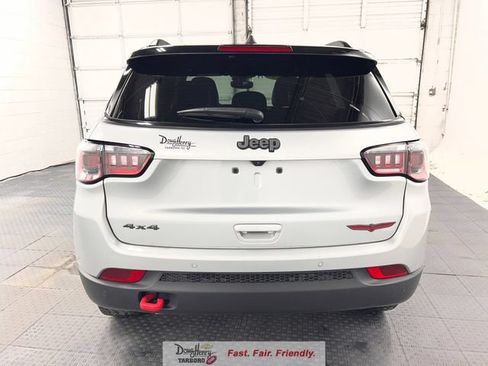 Used 2025 Jeep Compass Trailhawk AWD/4WD image 8