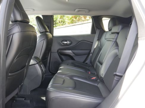 Used 2019 Jeep Cherokee Latitude Plus w/ Cold Weather Group image 14