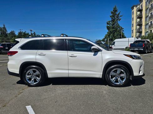 Used 2017 Toyota Highlander Limited AWD/4WD image 8