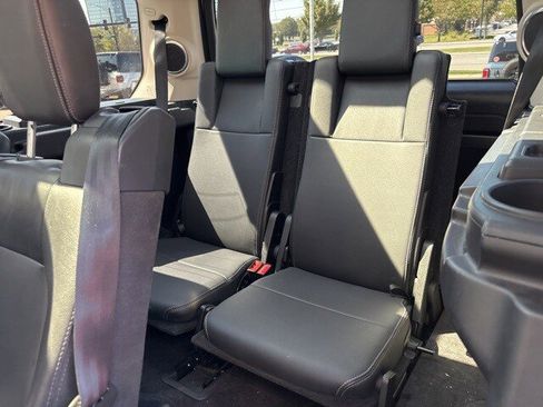 Used 2016 Land Rover LR4 HSE Silver Edition image 9