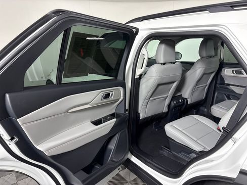 Certified 2025 Ford Explorer Active w/ Active Comfort Package image 29