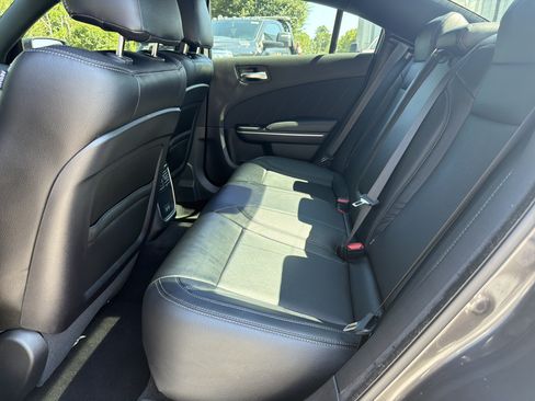 Used 2019 Dodge Charger SXT RWD image 24