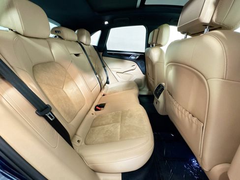 Used 2021 Porsche Macan image 22