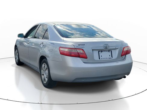 Used 2009 Toyota Camry LE FWD image 4