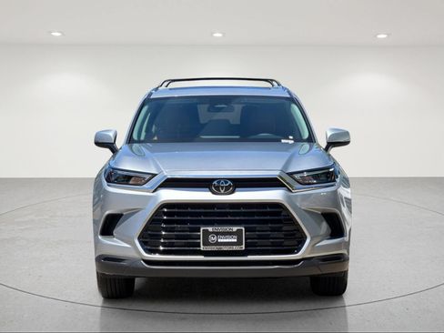 Used 2025 Toyota Grand Highlander AWD image 8