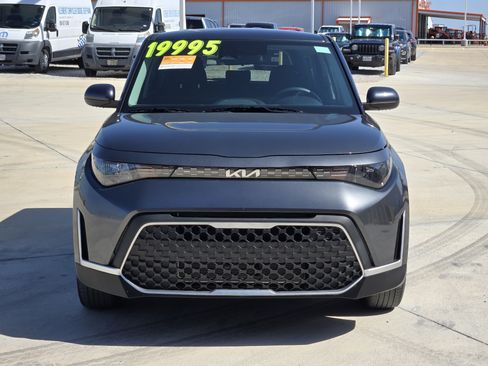 Used 2025 Kia Soul LX w/ LX Technology Package FWD image 3