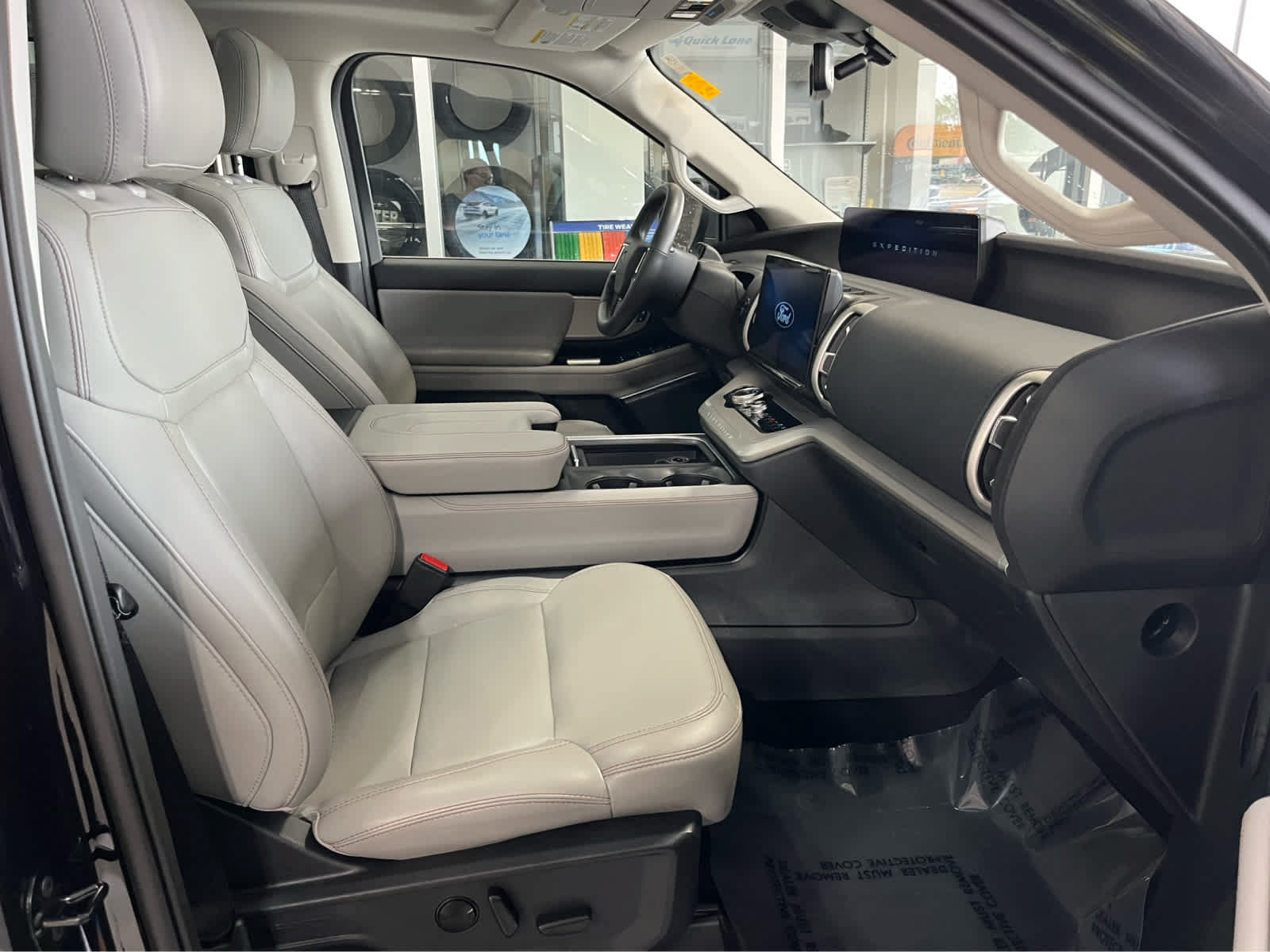 Certified 2025 Ford Expedition Active AWD/4WD image 48