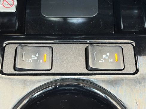 Used 2022 Toyota Prius Prime XLE FWD image 22
