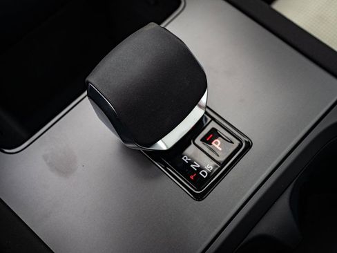 Certified 2025 Land Rover Discovery Sport S image 31