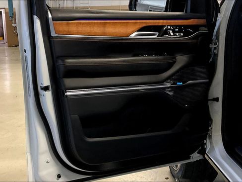 Used 2024 Jeep Grand Wagoneer Series III w/ Rear Seat Video Group 1 image 20