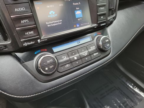 Used 2017 Toyota RAV4 XLE w/ Carpet Mat Package image 32