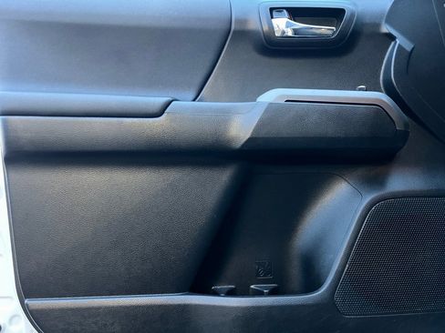 Used 2016 Toyota Tacoma TRD Sport image 21