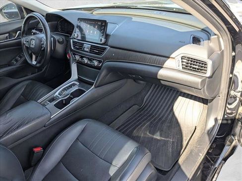 Used 2018 Honda Accord Touring image 18