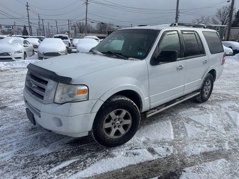 Used 2010 Ford Expedition XLT image 1