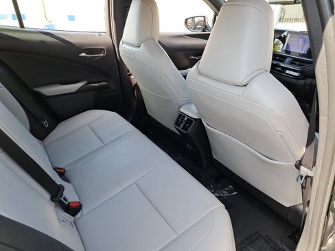 Used 2024 Lexus UX 250h FWD image 11