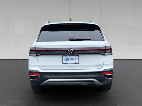 Used 2026 Volkswagen Taos SE AWD/4WD image 4