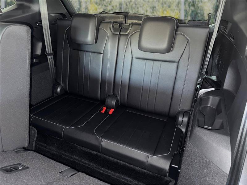 Used 2023 Volkswagen Tiguan SE R-Line FWD image 31